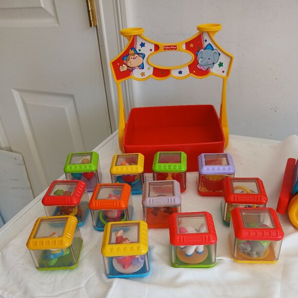 Fisher Price 2004 Music Poppity Pop Elephant with 12 Peek A Boo Blocks - Picture 6 of 10
